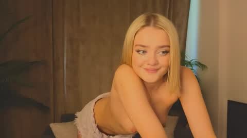 Snapshot of anna_nickol chatting on 04-24-26, 01:02 Anna online show from 04-24-26, 01:02