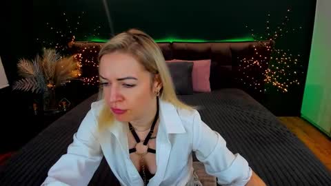 anna_snow9 online show from 09-15-25, 12:05