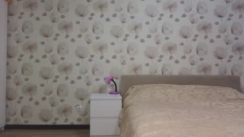 Snapshot of annabel_themoon chatting on 09-12-25, 02:33 annabel_themoon online show from 09-12-25, 02:33