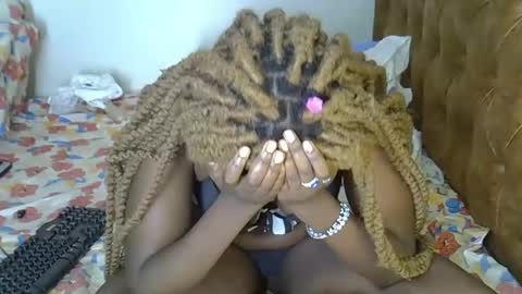 Snapshot of annabellapretty chatting on 02-19-25, 05:05 annabellapretty online show from 02-19-25, 05:05