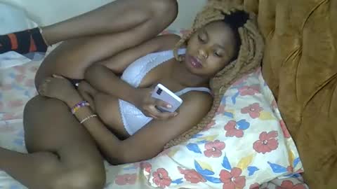 Snapshot of annabellapretty chatting on 10-09-25, 11:19 annabellapretty online show from 10-09-25, 11:19