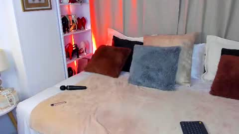Anna online show from 06-25-26, 02:11