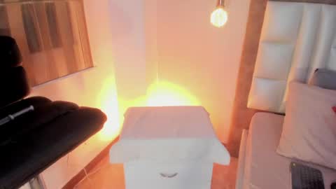 AnnaBrooks online show from 04-21-26, 02:51