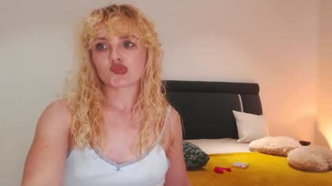 annaevv online show from 10-05-25, 10:35