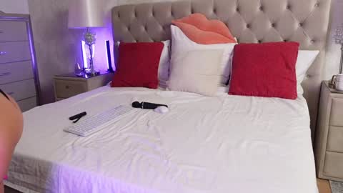 AnnaKarinaX online show from 01-29-25, 07:36