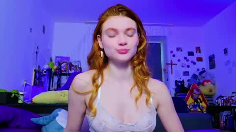 Snapshot of annakeenon chatting on 05-22-26, 05:25 Anna online show from 05-22-26, 05:25