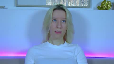 Snapshot of annamaisie chatting on 11-26-25, 06:36 Anna online show from 11-26-25, 06:36