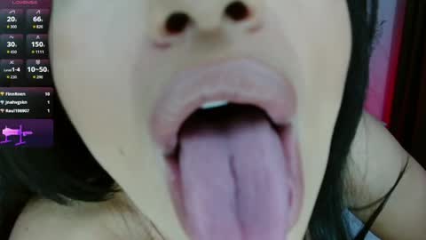Snapshot of annaros_ chatting on 05-15-26, 06:04 AnnaRos online show from 05-15-26, 06:04