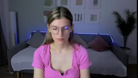 Snapshot of annathorne chatting on 05-19-26, 08:53 Im Anna online show from 05-19-26, 08:53