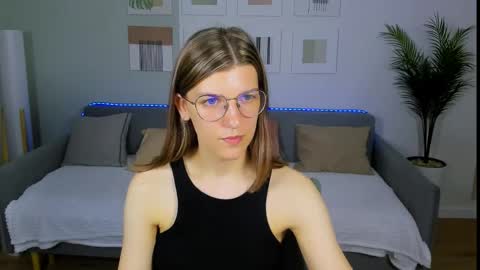 Snapshot of annathorne chatting on 05-21-26, 04:52 Im Anna online show from 05-21-26, 04:52