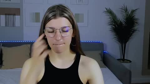 Snapshot of annathorne chatting on 05-24-26, 04:28 Im Anna online show from 05-24-26, 04:28