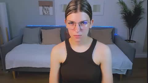 Snapshot of annathorne chatting on 05-25-26, 03:34 Im Anna online show from 05-25-26, 03:34