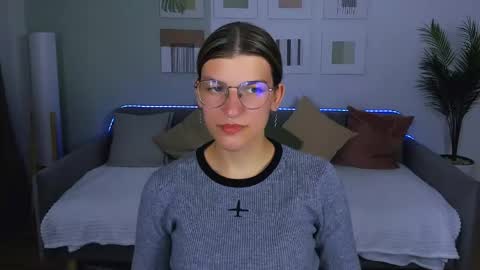 Snapshot of annathorne chatting on 06-08-26, 08:37 Im Anna online show from 06-08-26, 08:37