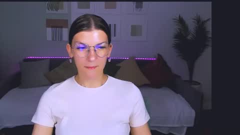 Snapshot of annathorne chatting on 06-11-26, 05:05 Im Anna online show from 06-11-26, 05:05