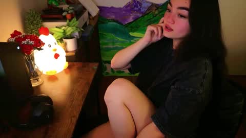 Snapshot of annatigarr chatting on 10-13-25, 01:49 meow online show from 10-13-25, 01:49
