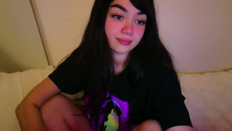 Snapshot of annatigarr chatting on 10-26-25, 03:23 meow online show from 10-26-25, 03:23