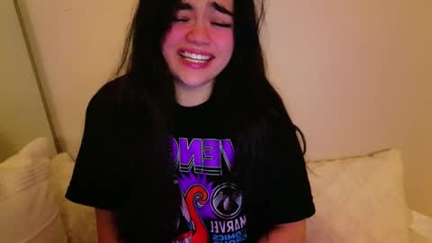 Snapshot of annatigarr chatting on 10-28-25, 02:48 meow online show from 10-28-25, 02:48