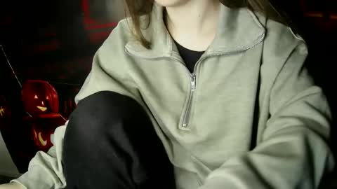 Snapshot of annbelll chatting on 10-27-25, 06:12 Bella online show from 10-27-25, 06:12