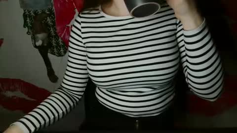 Snapshot of annbelll chatting on 11-07-25, 06:19 Bella online show from 11-07-25, 06:19