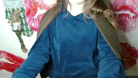 Snapshot of annbelll chatting on 11-08-25, 07:08 Bella online show from 11-08-25, 07:08