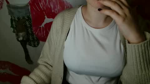 Snapshot of annbelll chatting on 11-14-25, 07:18 Bella online show from 11-14-25, 07:18