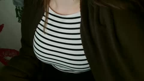 Snapshot of annbelll chatting on 11-20-25, 06:18 Bella online show from 11-20-25, 06:18