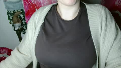 Snapshot of annbelll chatting on 11-27-25, 06:10 Bella online show from 11-27-25, 06:10