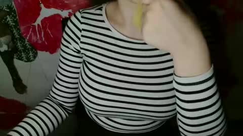 Snapshot of annbelll chatting on 12-01-25, 06:13 Bella online show from 12-01-25, 06:13