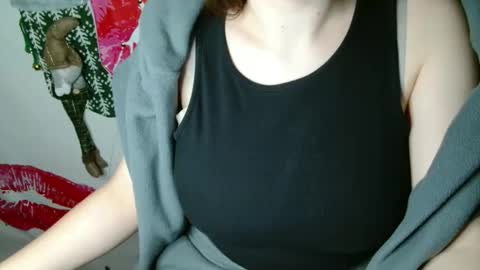 Snapshot of annbelll chatting on 12-02-25, 06:36 Bella online show from 12-02-25, 06:36