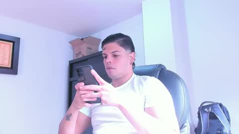 Snapshot of anndyhardy11 chatting on 01-05-25, 01:58 Anndy Hardy online show from 01-05-25, 01:58