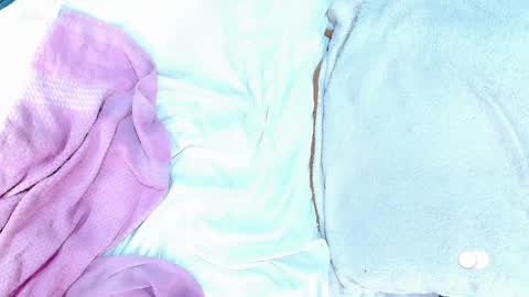 Snapshot of anne_julienne chatting on 12-24-24, 02:22       online show from 12-24-24, 02:22