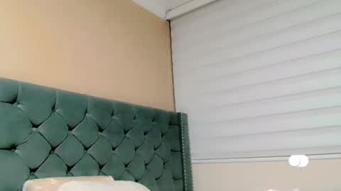 Snapshot of anne_julienne chatting on 02-04-25, 11:38       online show from 02-04-25, 11:38