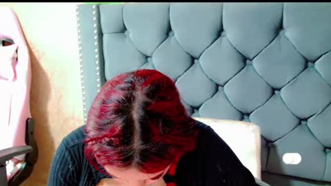 Snapshot of anne_julienne chatting on 02-15-25, 02:47       online show from 02-15-25, 02:47