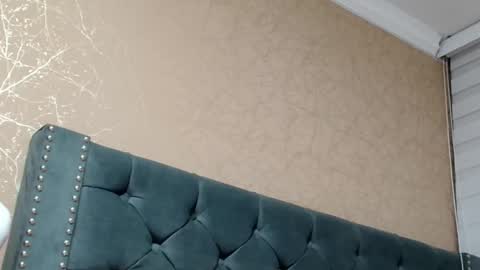 Snapshot of anne_julienne chatting on 09-19-25, 12:45       online show from 09-19-25, 12:45