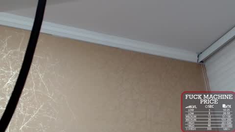 Snapshot of anne_julienne chatting on 10-17-25, 10:34       online show from 10-17-25, 10:34