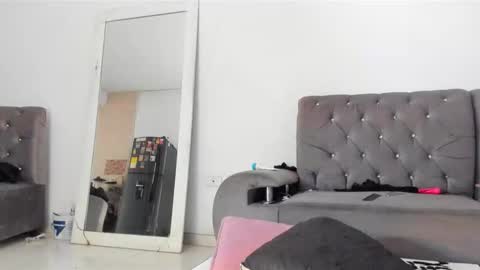 Snapshot of annebullocks chatting on 01-12-26, 05:18 Annie online show from 01-12-26, 05:18