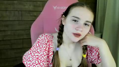 Snapshot of annetbennette chatting on 07-13-26, 04:37 AnnetBennette online show from 07-13-26, 04:37