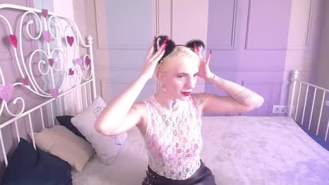 Snapshot of annetenet chatting on 02-09-25, 10:20 Annet online show from 02-09-25, 10:20