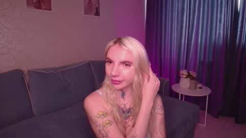 Snapshot of annetenet chatting on 09-13-25, 09:20 Annet online show from 09-13-25, 09:20