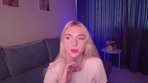 Snapshot of annetenet chatting on 09-19-25, 09:22 Annet online show from 09-19-25, 09:22