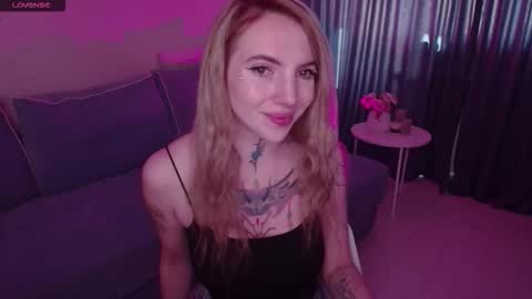 Snapshot of annetenet chatting on 10-11-25, 07:29 Annet online show from 10-11-25, 07:29