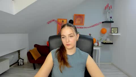 Snapshot of annewilsonn chatting on 10-30-25, 01:23 annewilsonn online show from 10-30-25, 01:23