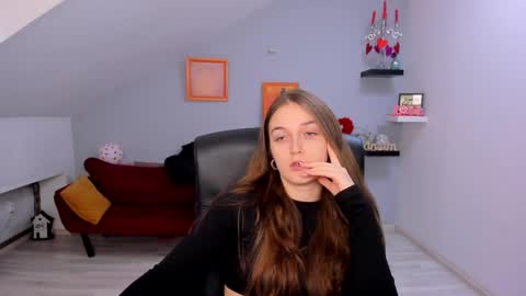 Snapshot of annewilsonn chatting on 02-16-26, 12:23 annewilsonn online show from 02-16-26, 12:23