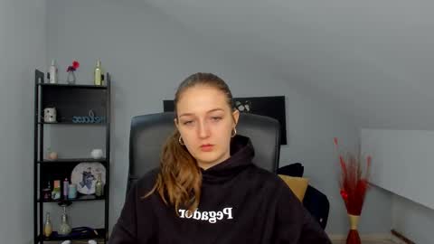 Snapshot of annewilsonn chatting on 03-06-26, 04:20 annewilsonn online show from 03-06-26, 04:20