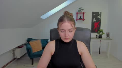 Snapshot of annewilsonn chatting on 05-06-26, 04:52 annewilsonn online show from 05-06-26, 04:52