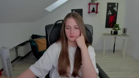 Snapshot of annewilsonn chatting on 05-12-26, 04:53 annewilsonn online show from 05-12-26, 04:53
