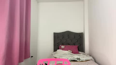 anngela online show from 10-28-25, 05:44