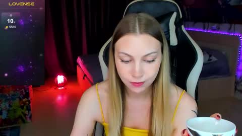 Annie online show from 10-19-25, 03:23