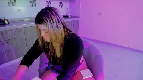 annie online show from 03-08-25, 07:38