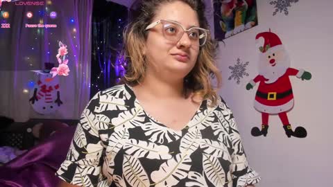 Snapshot of annie_bigboobs_ chatting on 12-20-24, 09:39 Ana Bolena independent model online show from 12-20-24, 09:39
